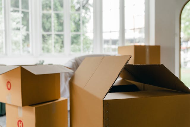 Move In/Out